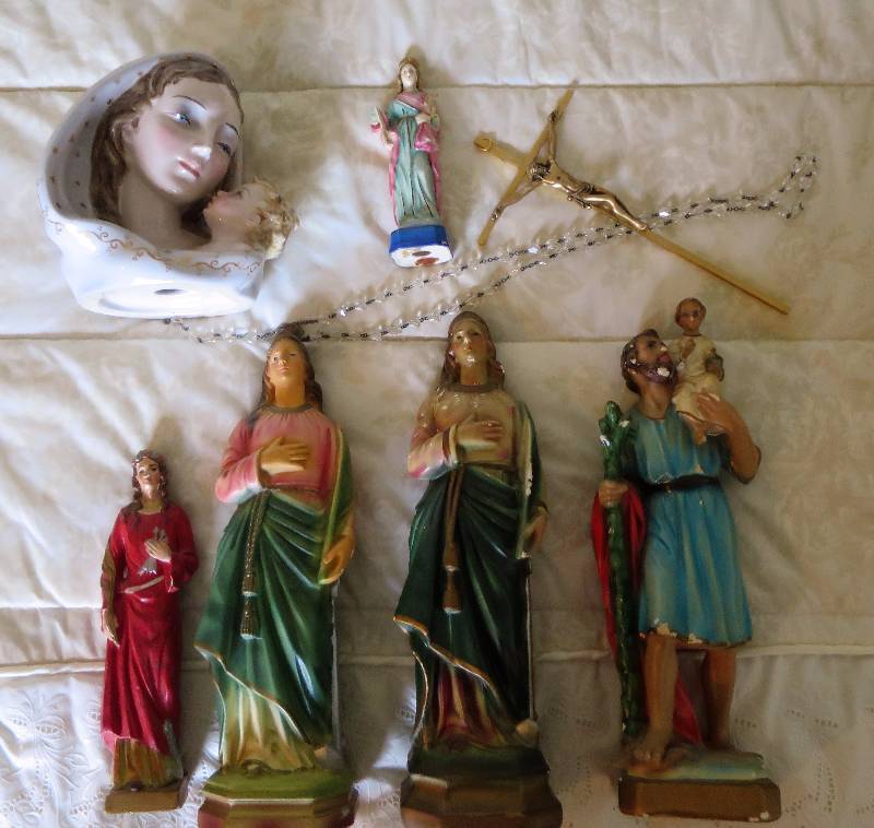 lot 22 image: Lot of Religious Items