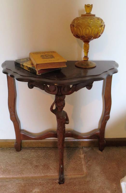lot 59 image: Nice Side Table