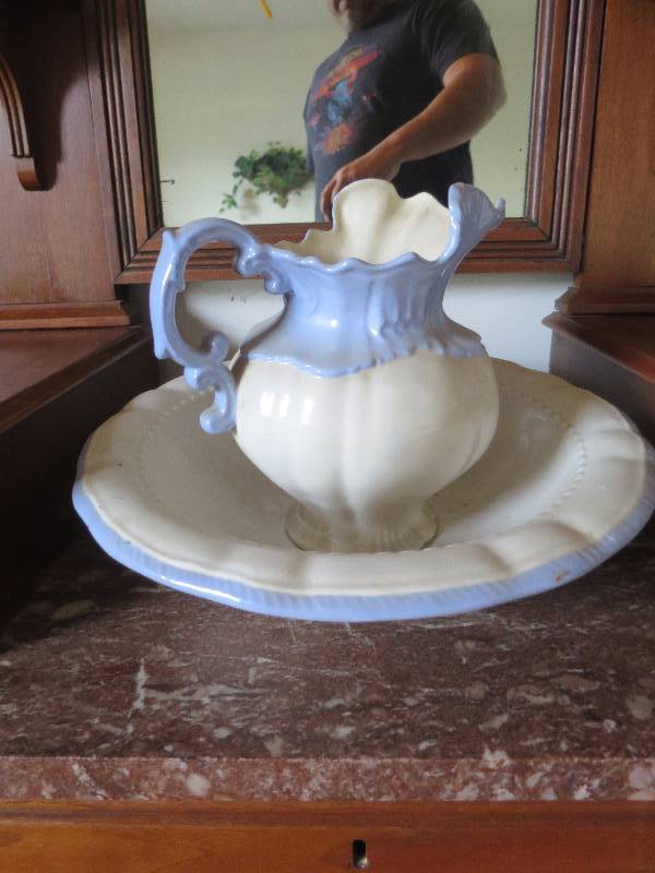 lot 258 image: Wash Basin