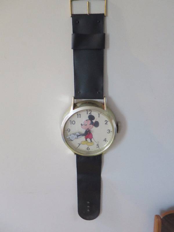 lot 58 image: Mickey Mouse Wall Clock