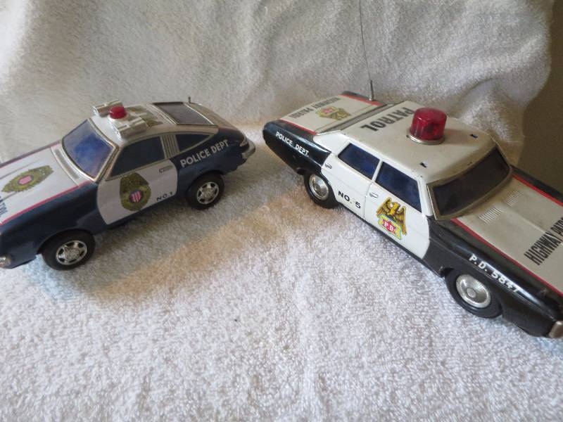 lot 57 image: Vintage Metal Toy Cop Cars