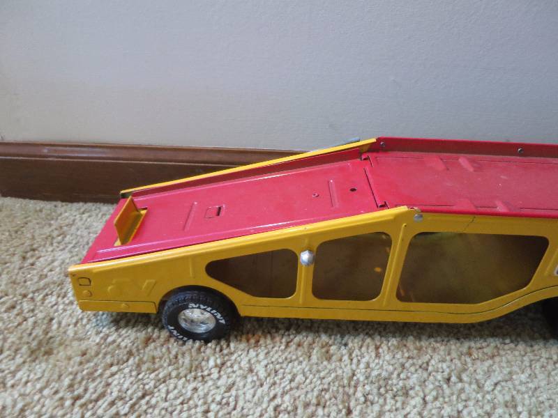 Metal 18 Wheeler Toy Truck | South KC Estate Liquidation by Fleetsale ...