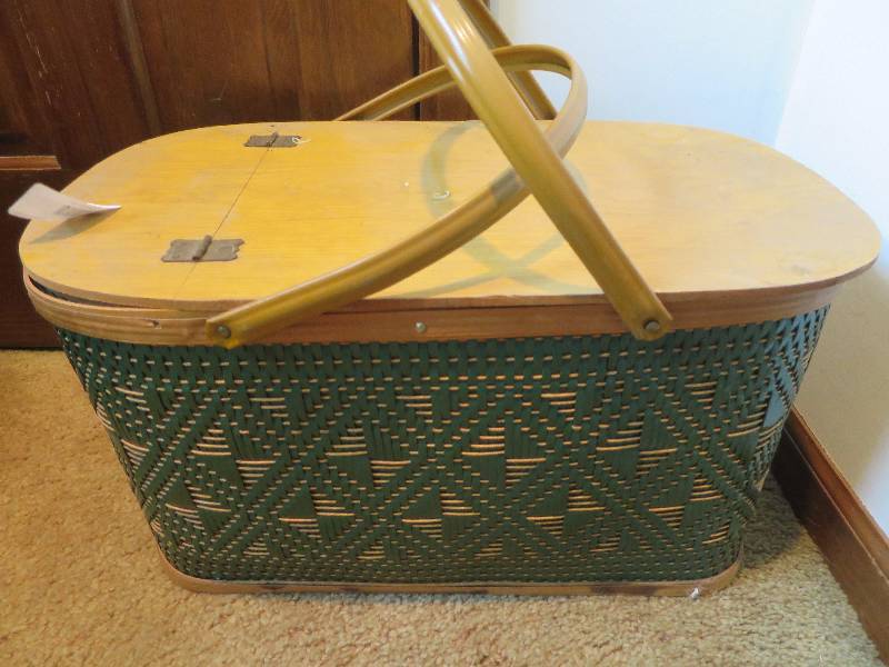lot 275 image: Picnic Basket