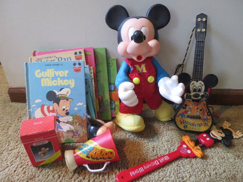 lot 110 image: Lot of Mickey Mouse Stuff