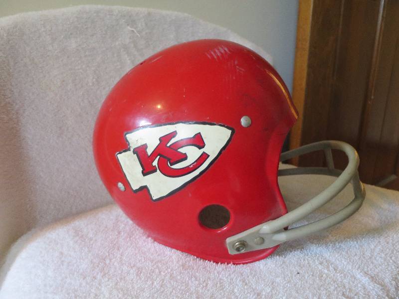 lot 104 image: Vintage Rawlings Kc Chiefs Air Flow Helmet