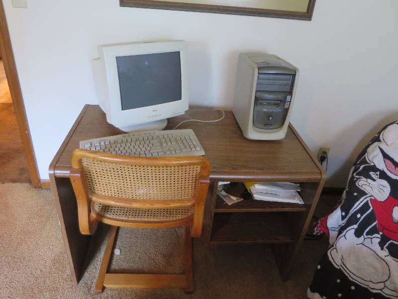lot 97 image: Computer, Desk and Chair Lot