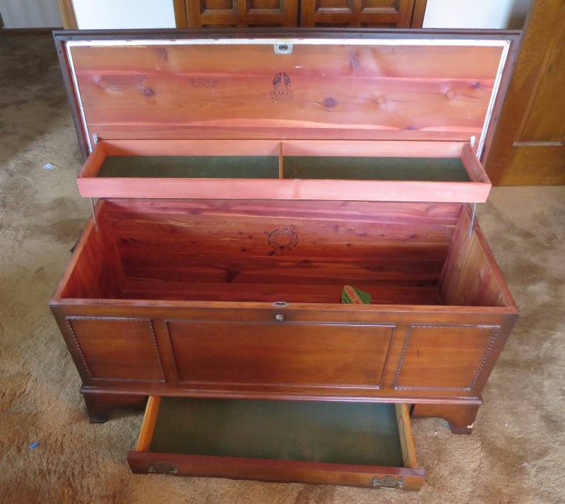 lot 100 image: Lane Cedar Chest in Great Condition
