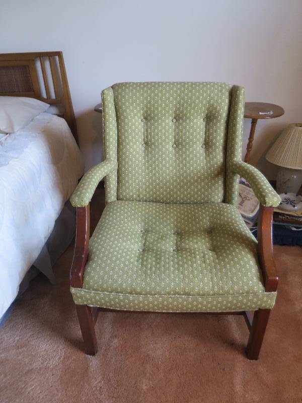 lot 276 image: Antique Arm Chair