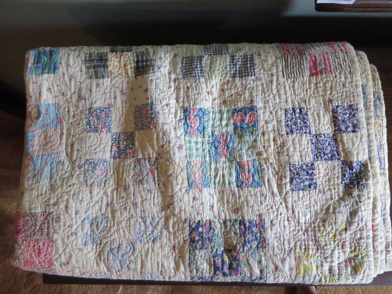 lot 54 image: Handmade Quilt