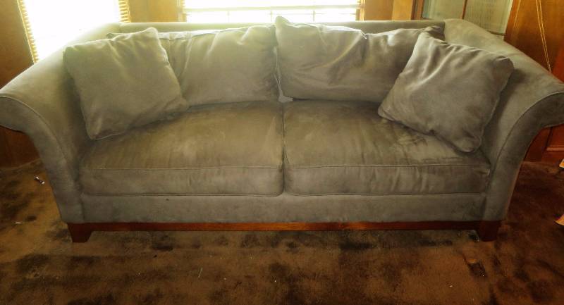 lot 10 image: Micro Fiber Couch