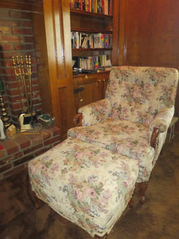 lot 12 image: Armchair and Ottaman