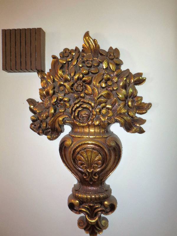 lot 21 image: Ornate Wall Decor