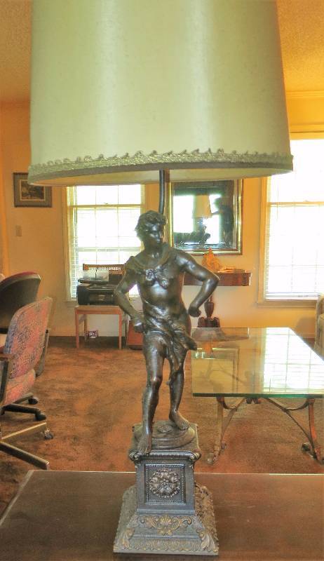 lot 19 image: Roman Guy Brass Lamp