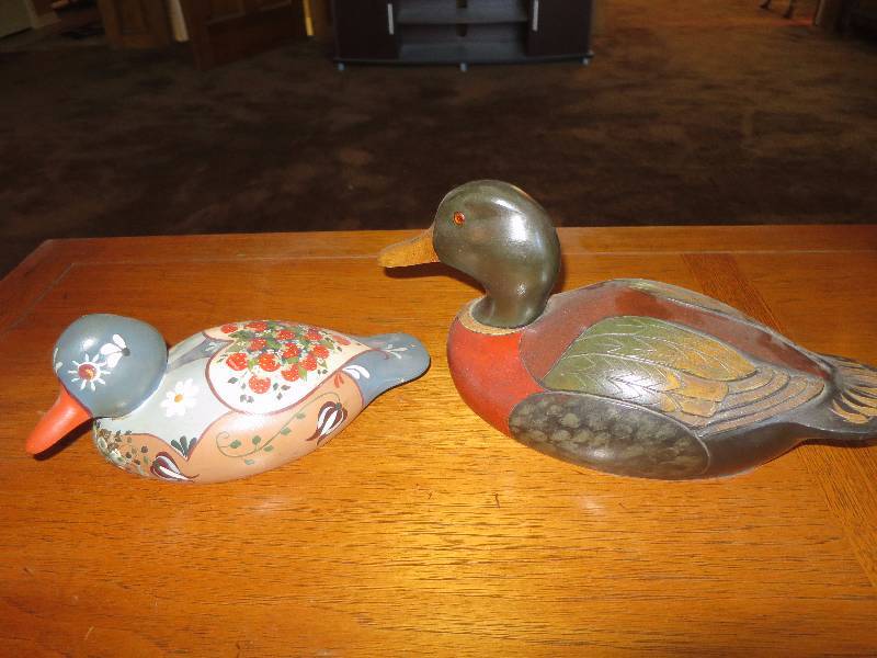 lot 118 image: Lot of Wooden Ducks