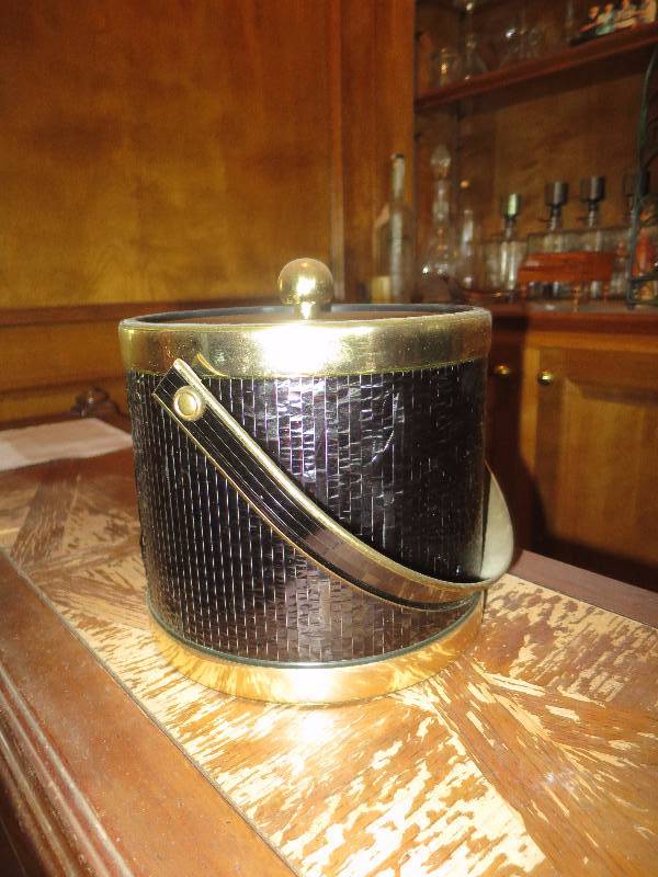 lot 111 image: Ice Bucket