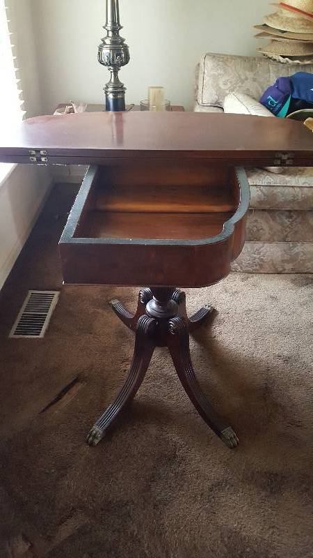 lot 7 image: Gorgeous EntryGame Table with hidden compartments
