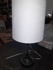 lot 143290 image: Clear Glass Table Lamp with White Shade