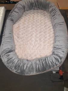 lot 143302 image: Joyelf Grey Dog Bed W. Foam Mattress Insert.