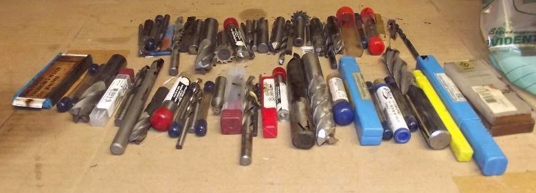 lot 1796 image: Large Lot of Carbide inserts, End Mills, Drill Bits