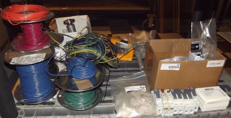 lot 1805 image: Electronics and wiring lot