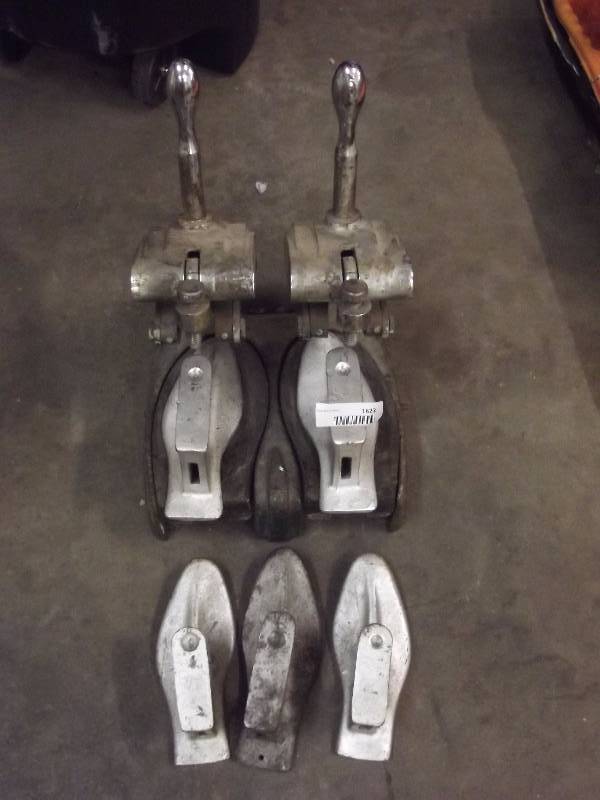 lot 1822 image: Heavy Duty Shoe Sole Press with Molds
