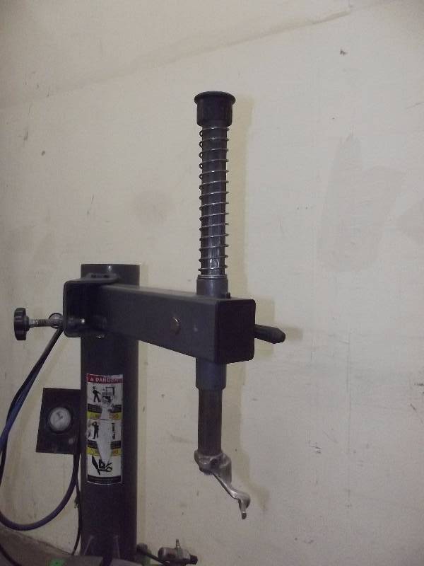 BOSCH TC220S Swing Arm Tire Changer ALS BIG EQUIPMENT SALE