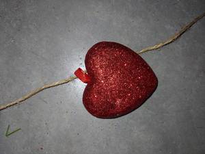 lot 2573 image: Heart Decoration