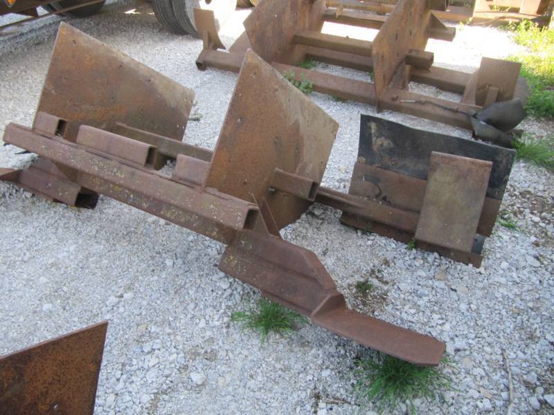 lot 4034 image: Lot of (1) Moffet Mounty  Princeton  Tailgater   Truck and Trailer Mount. Carrier for Lifts (HEAVY METAL)