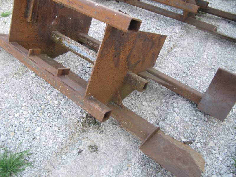 lot 4035 image: Lot of (1) Moffet Mounty  Princeton  Tailgater   Truck and Trailer Mount. Carrier for Lifts (HEAVY METAL)