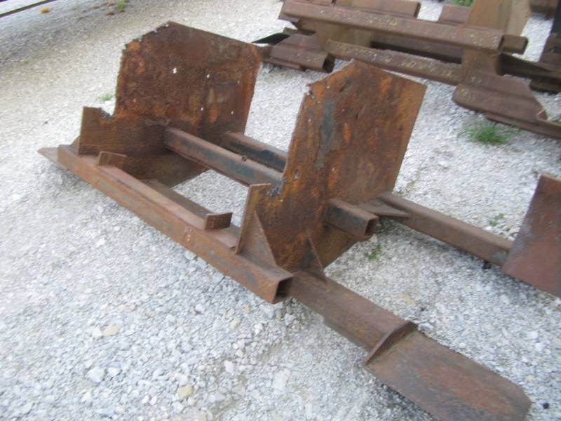 lot 4036 image: Lot of (1) Moffet Mounty  Princeton  Tailgater  Truck and Trailer Mount. Carrier for Lifts (HEAVY METAL)