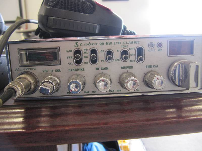 lot 633 image: COBRA 29 NW LTD CLASSIC CB RADIO