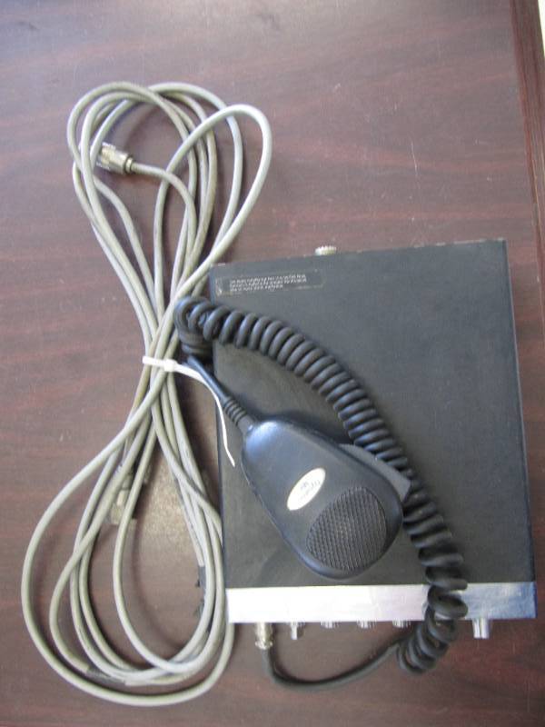 lot 640 image: COBRA 29LTD CLASSIC CB RADIO , MIC, AND CORD