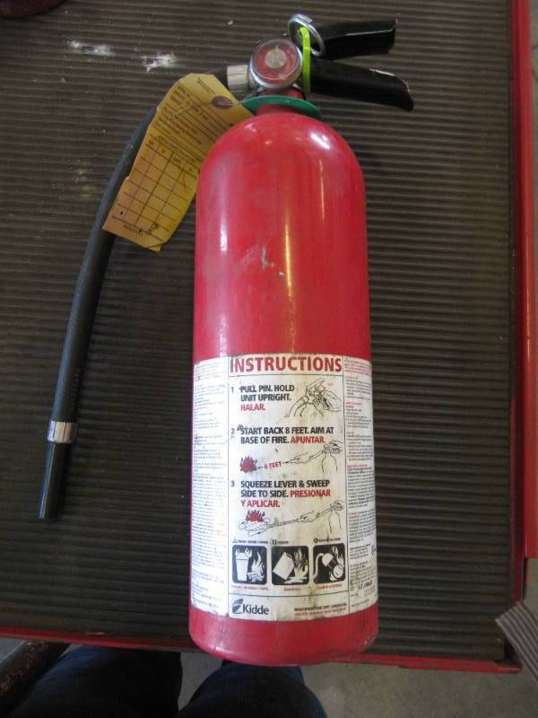 lot 669 image: 8 LB FIRE EXTINGUISHER CHARGED