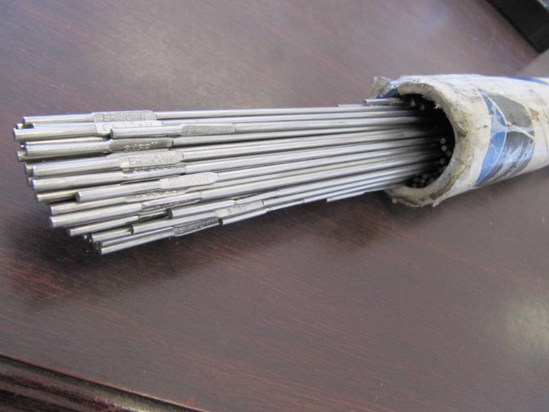 lot 676 image: APRX 100 NEW PIECES OF ER 308H WELDING ROD 3 LONG