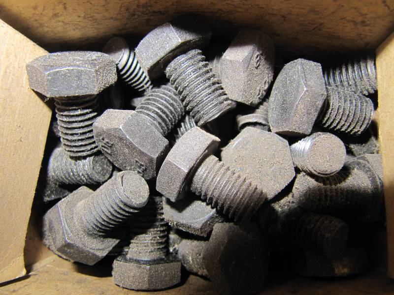 lot 689 image: APX  50  10 X 16 BOLTS