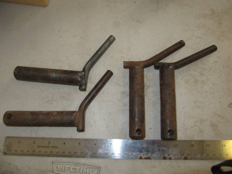 lot 712 image: 4   1 DIAMETER X 5L  PINS
