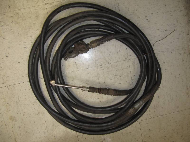 lot 722 image: AIR HOSE WITH GLADHAND AND AIR CHUCK