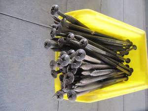 lot 3150 image: PARTS BIN OF 6 SCREWS