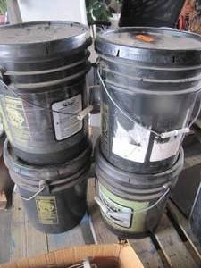 lot 3147 image: 4 - 5 GALLON BUCKETS OF DS 150 DRIVEWAY SEALER