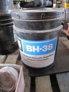 lot 3148 image: NEW 5 GALLON BUCKET OF BH 38 DEGREASER