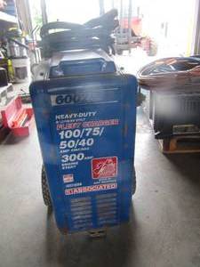lot 3149 image: FLEET BATTERY CHARGER -  BLUE