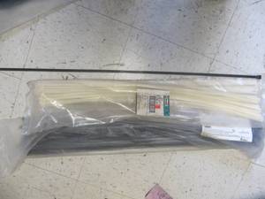 lot 3164 image: 2 PACKAGES OF 50 ZIP TIES HEAVY DUTY INDOOROUTDOOR