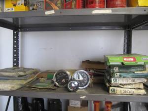 lot 3166 image: EVERYTHING ON SHELF - 6 SEALS, PETERBILT GUAGES