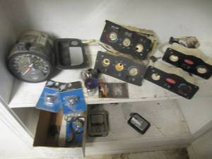 lot 3206 image: EVERYTHING ON 2 SHELVES PTRB. FREIGHTLINER , kW AC AND HEATER  CONTROLS