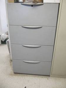 lot 3208 image: GRAY METAL 4 DRAW LATERAL FILE CABINET WITH NEW HANGING FILE FOLDERS 30W X 52T X 18D