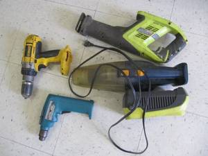lot 3213 image: 4 BATTERY OPERATED POWER TOOLS, 1 CHARGER