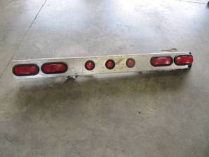 lot 3214 image: 4 12 ALUMINUM LIGHT BAR