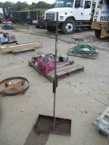 lot 3219 image: PORTABLE OXYACTE TANK STAND 52TALL