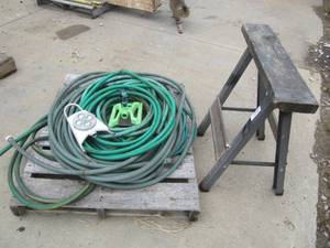 lot 3221 image: PALLET OF GARDEN HOSES, SPRINKLERS AND SAW HORSE