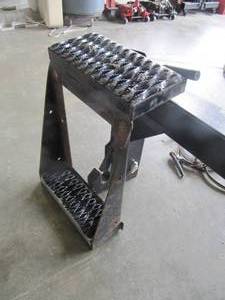 lot 3231 image: TRUCK STEP  21 12TALL X 14 12WIDE X 7DEEP